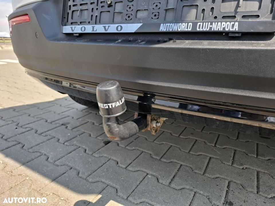 Volvo XC 40 B4 AT8 AWD Mild Hybrid R-Design - 25