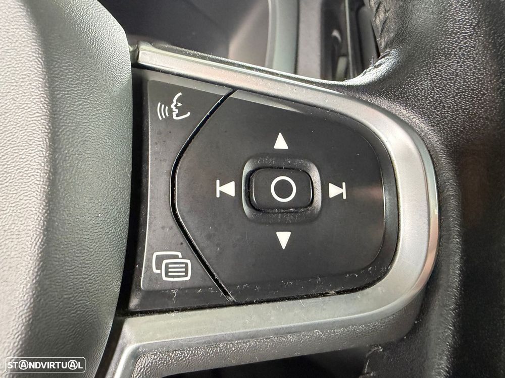 Volvo XC 60 2.0 D4 Momentum Plus Geartronic - 24