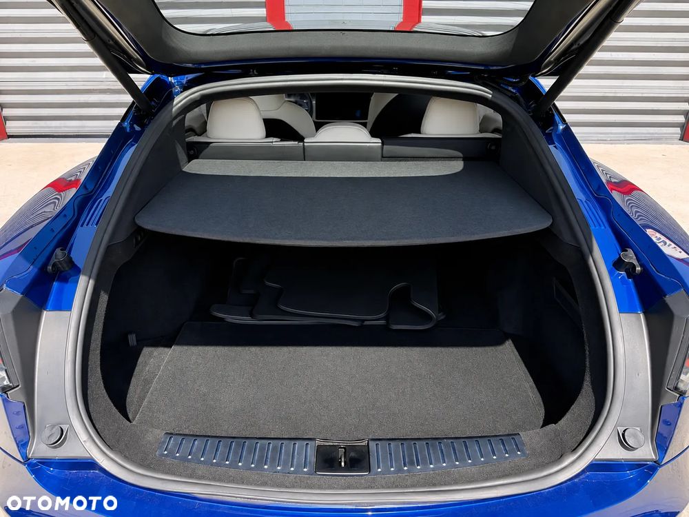 Tesla Model S - 11