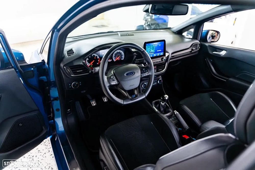 Ford Fiesta 1.5 EcoBoost S&S c/ Pack Pele Exclusiva ST - 11