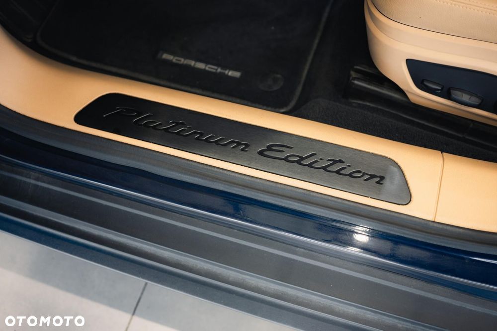 Porsche Panamera 4 E-Hybrid Platinum Edition - 34