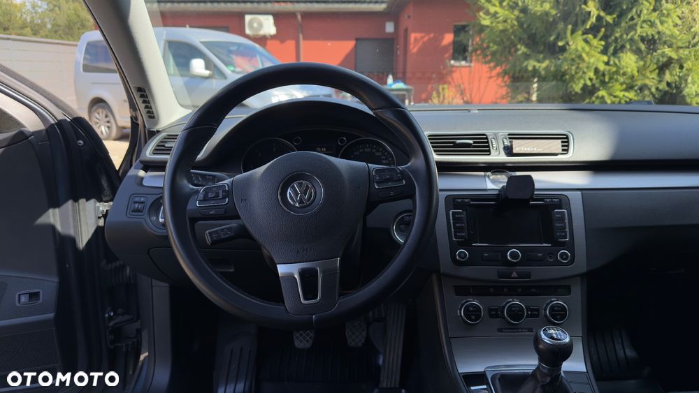 Volkswagen Passat 1.6 TDI BlueMotion Technology Comfortline - 15