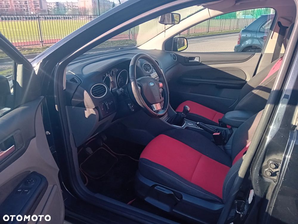 Ford Focus 1.6 Ti-VCT Style+ - 9