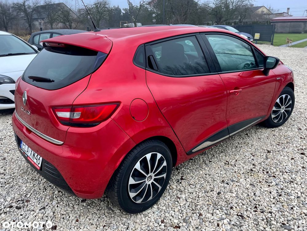 Renault Clio 1.2 16V 75 Luxe - 17