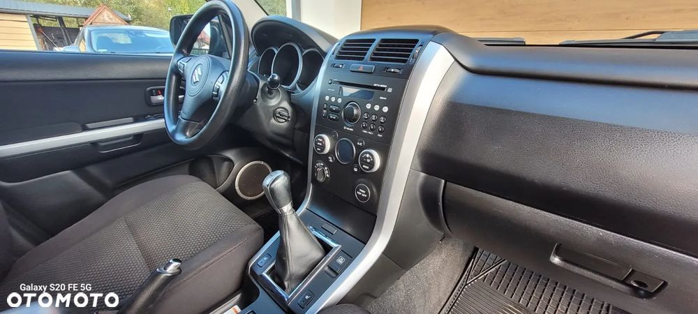 Suzuki Grand Vitara 2.4 De Luxe - 20