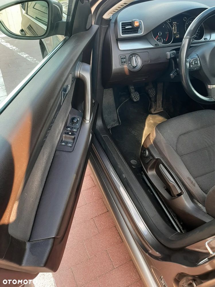 Volkswagen Passat 1.6 TDI DPF BlueMot Comfortline - 9