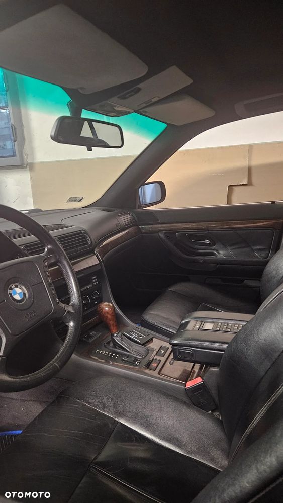 BMW Seria 7 740i V8 - 3