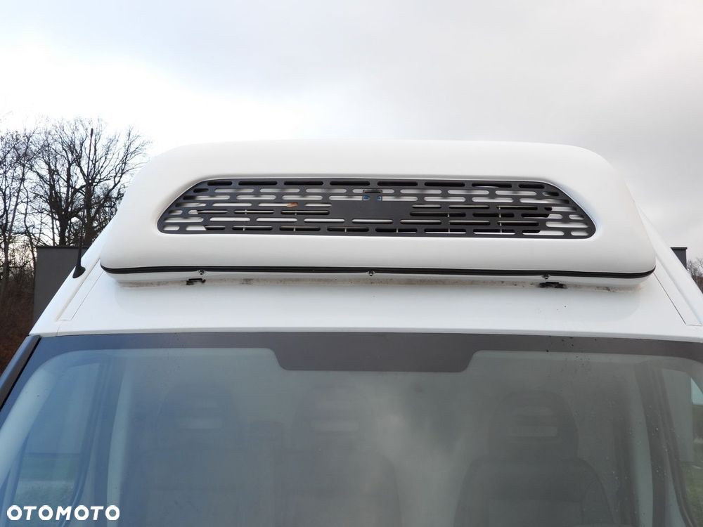 Iveco DAILY 35S14 FURGON CHŁODNIA  0*C ZASILANIE 230V NAWIGACJA AUTOMAT  KLIMATYZACJA  140KM - 17