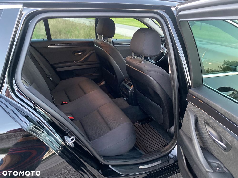BMW Seria 5 520d xDrive Touring - 12