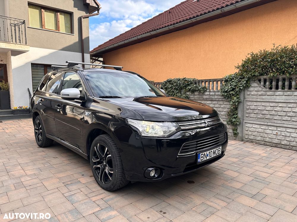 Mitsubishi Outlander - 2