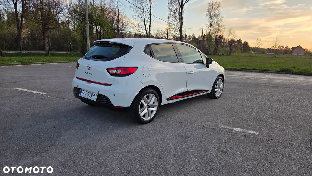 Renault Clio 1.2 16V 75 Luxe - 3