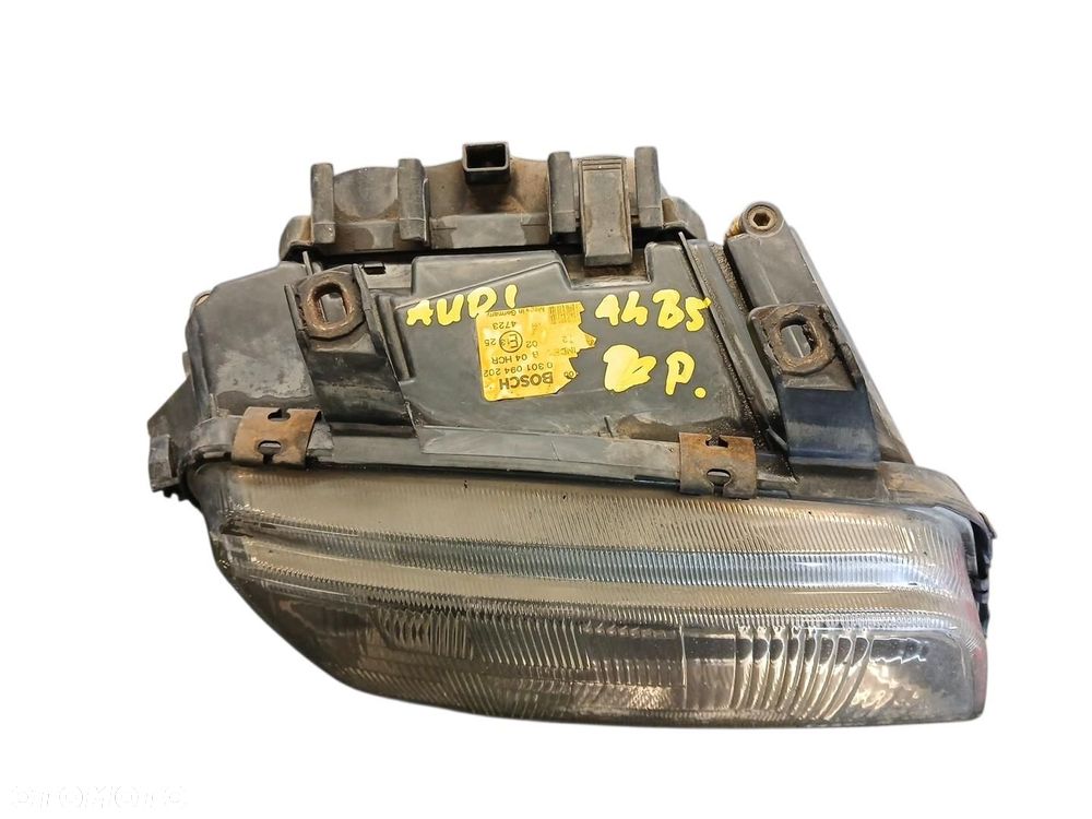 LAMPA PRAWA PRZEDNIA AUDI A4 B5 0301094202 - 2