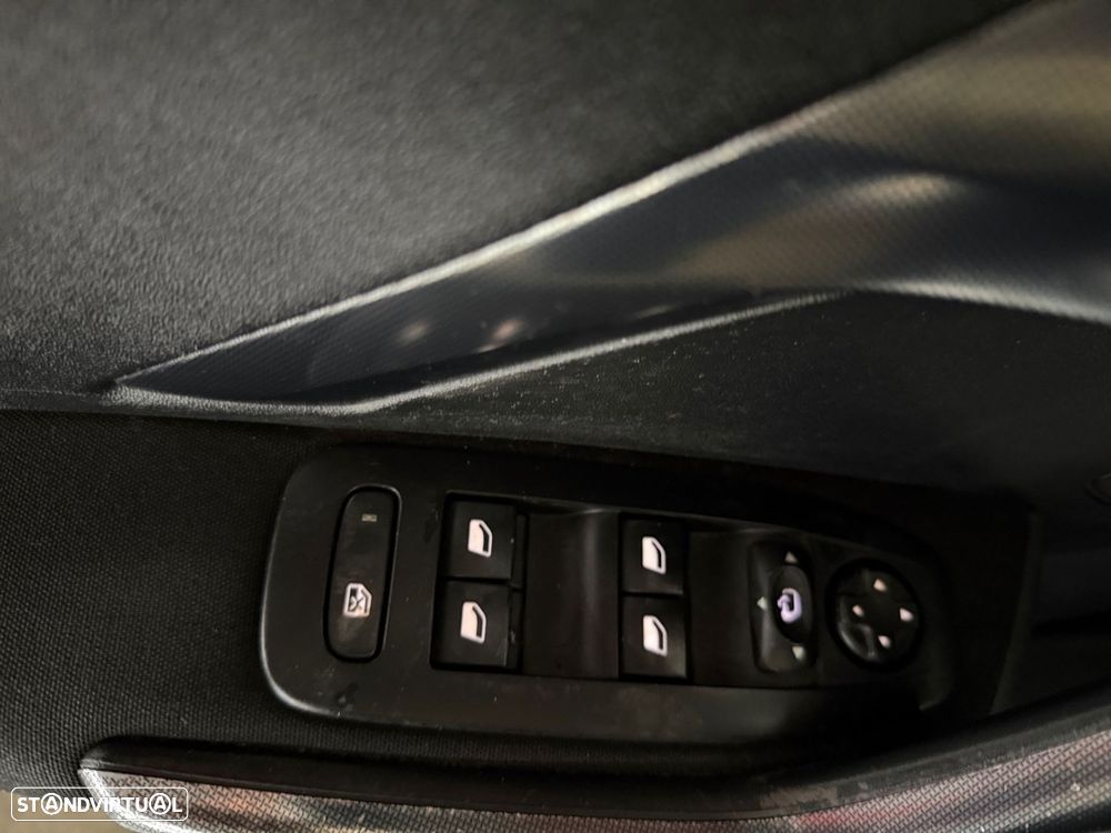 Peugeot 2008 1.2 PureTech Allure - 10