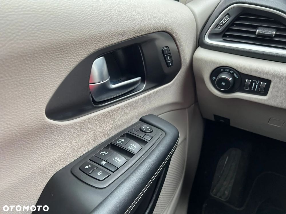 Chrysler Pacifica - 15