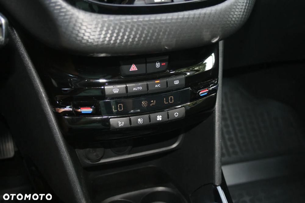 Peugeot 2008 1.2 Pure Tech Allure S&S - 12