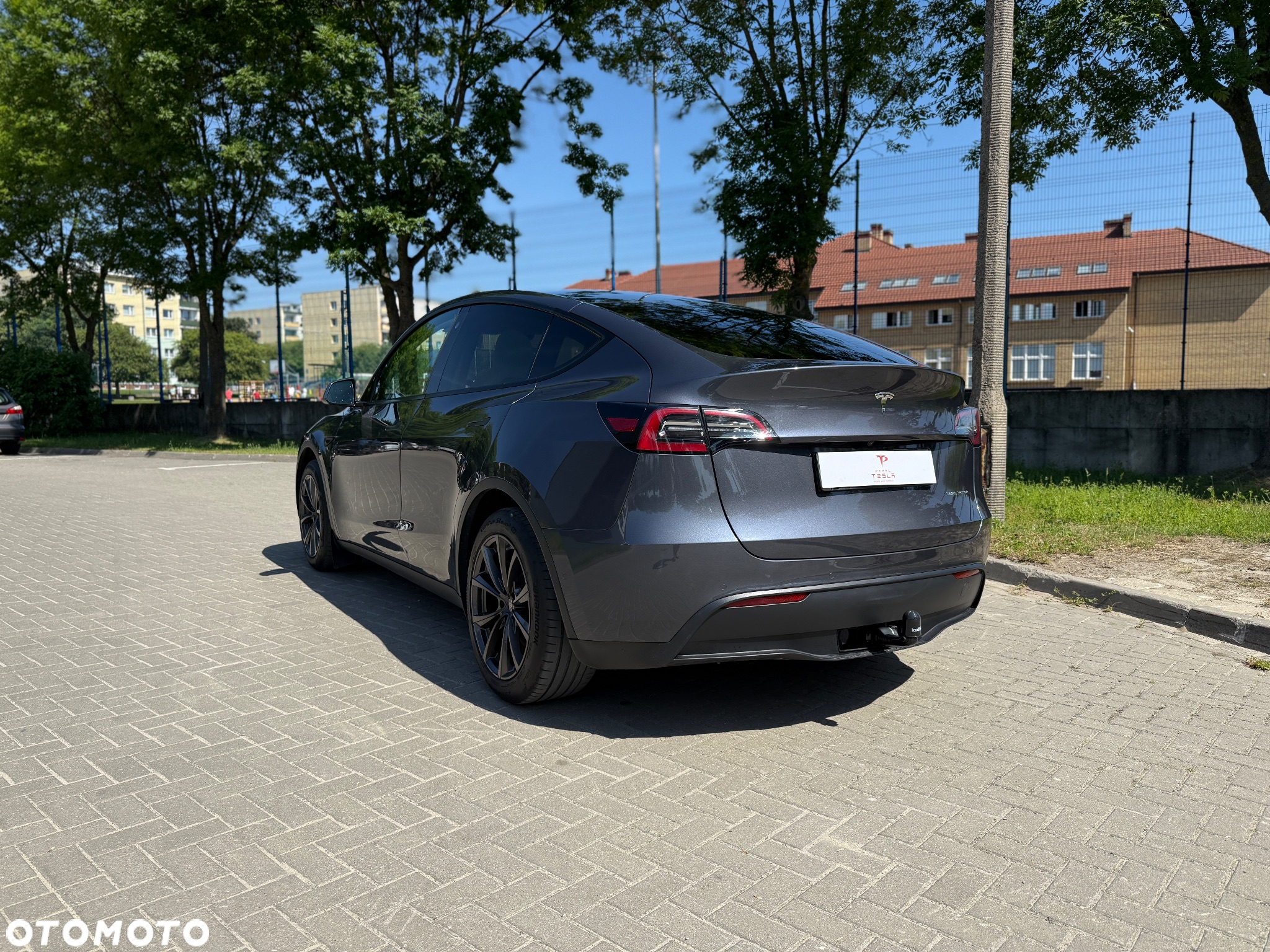 Tesla Y Long Range AWD - 4