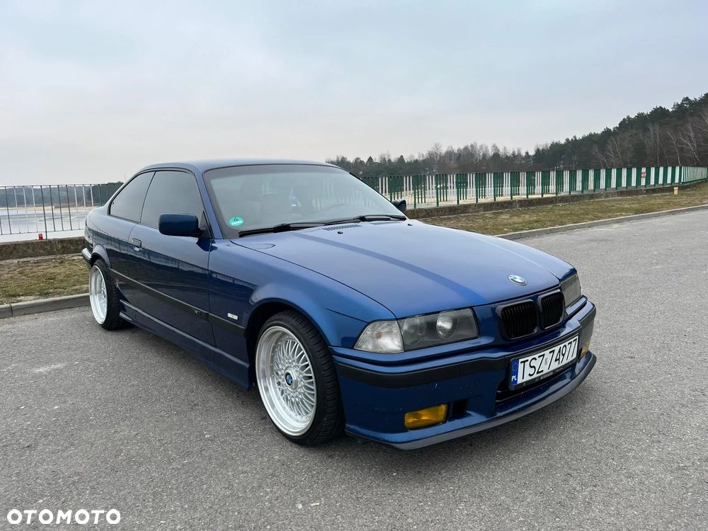 BMW Seria 3 323i - 2