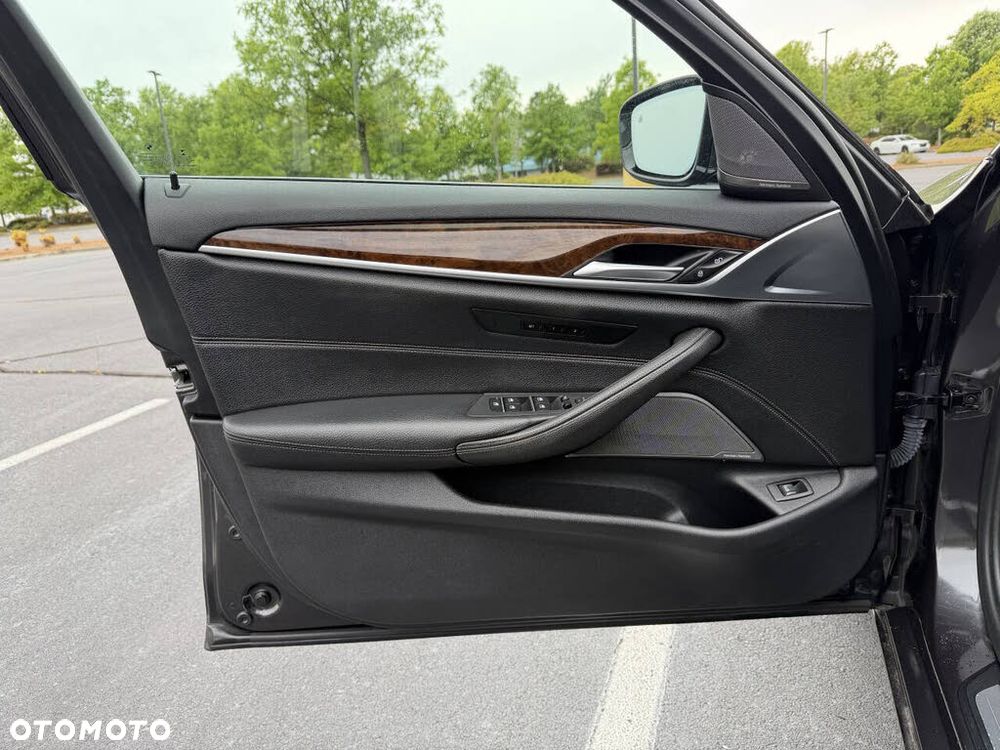 BMW Seria 5 520d Luxury Line - 11