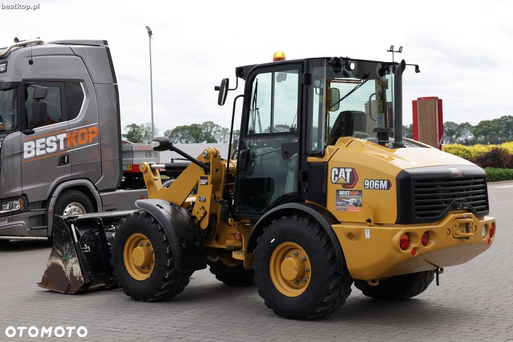 Caterpillar CAT 906M - 11