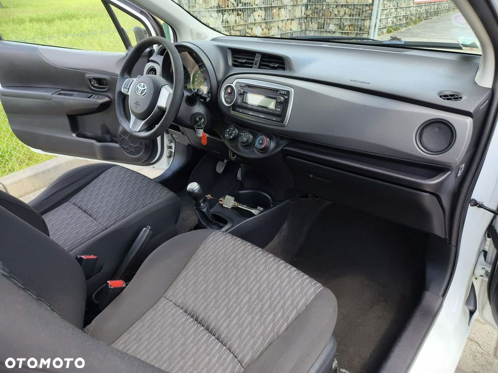 Toyota Yaris - 12