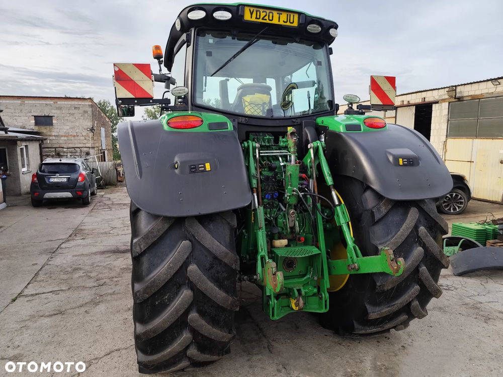 John Deere 6215R - 6