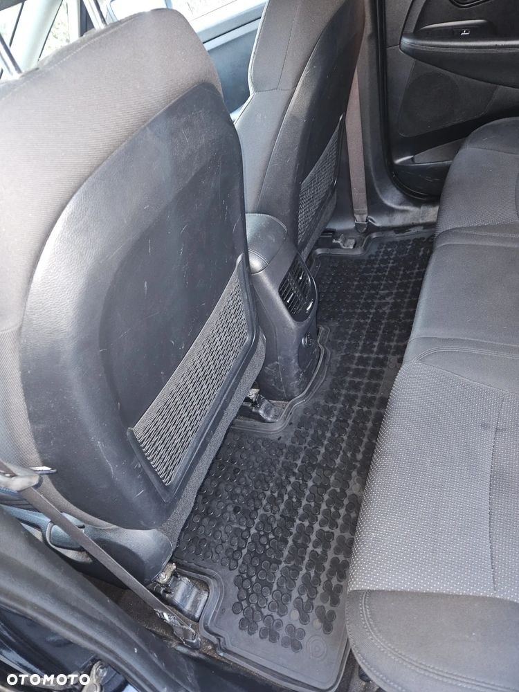 Kia Carens 2.0 GDI M - 15