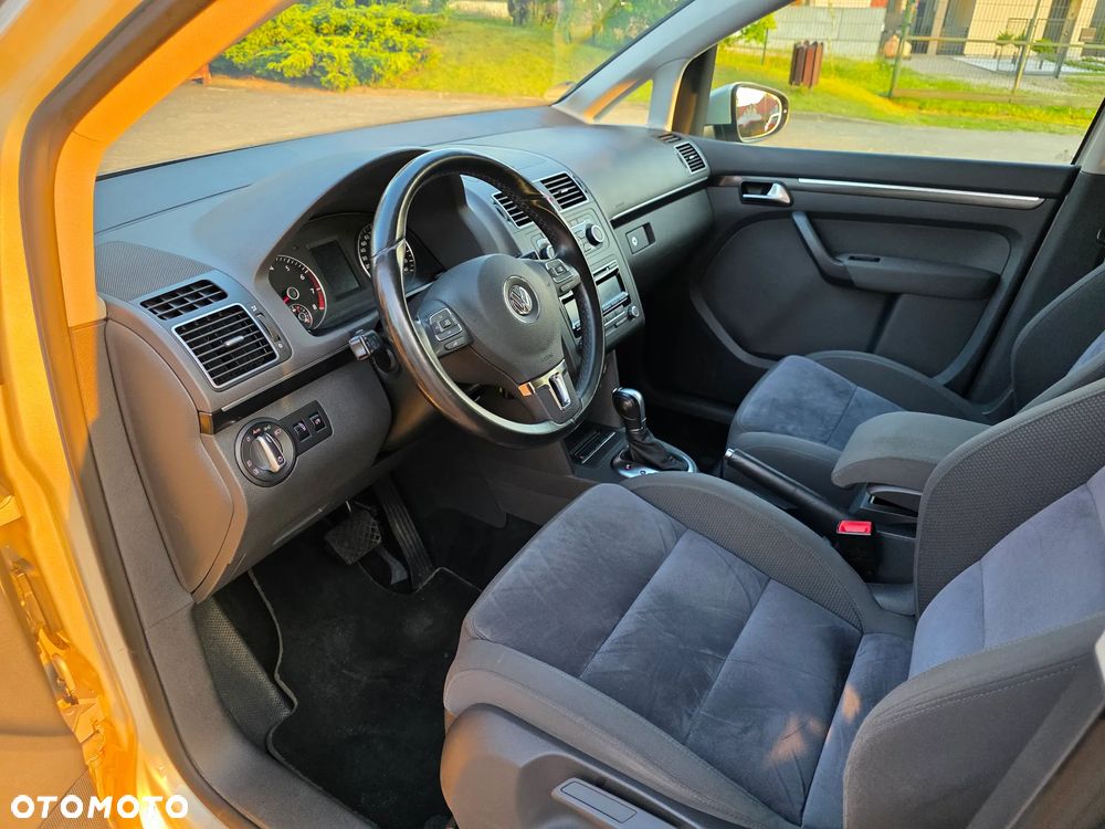 Volkswagen Touran - 10
