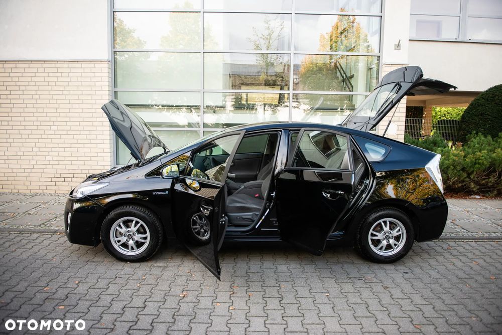 Toyota Prius (Hybrid) Executive - 9