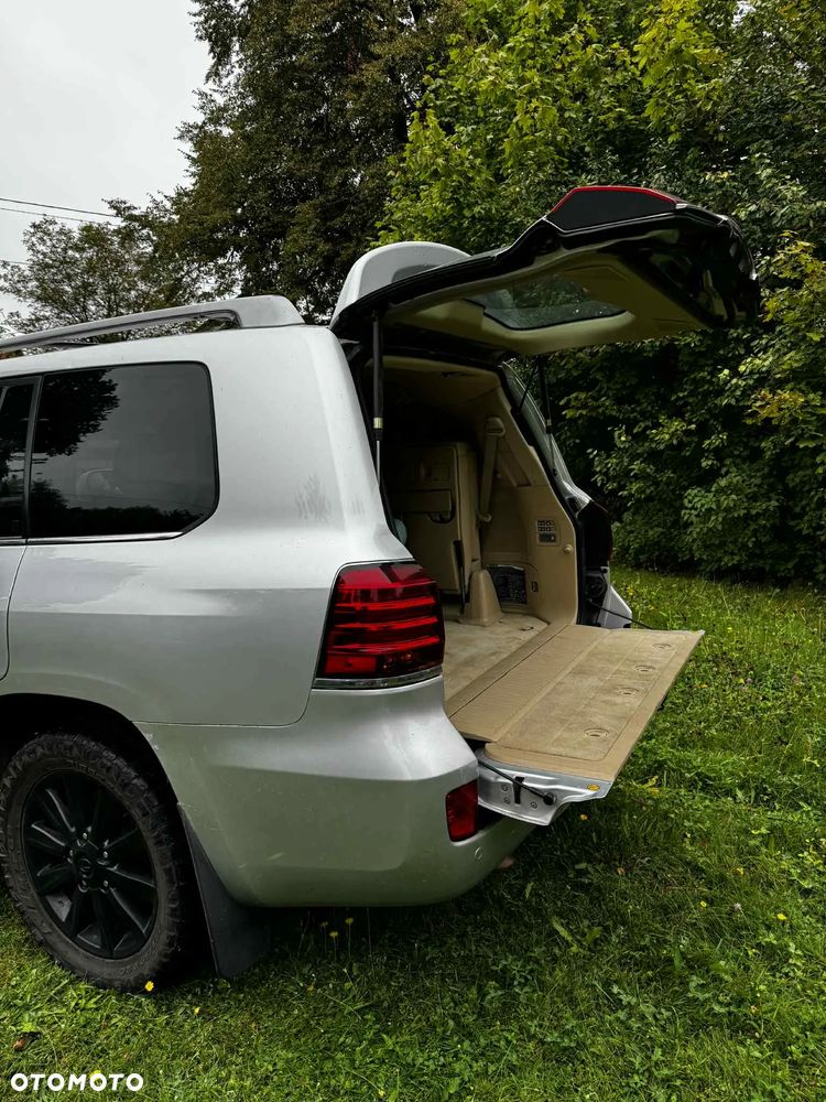 Lexus LX 570 - 16