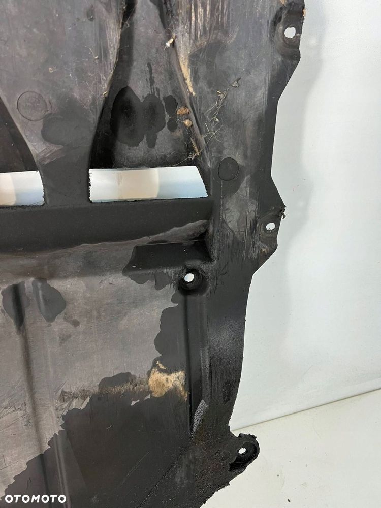 8J8825237A Osłona pod silnik Audi TT TTS Mk2 2011 - 6