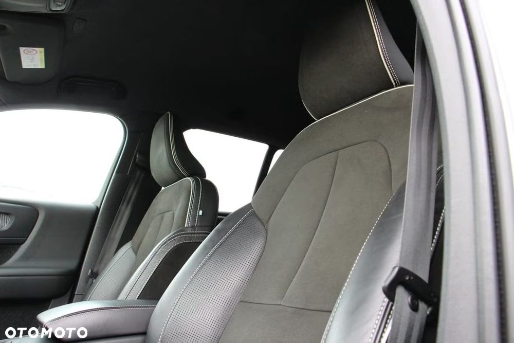 Volvo XC 40 D4 AWD Geartronic R-Design - 17