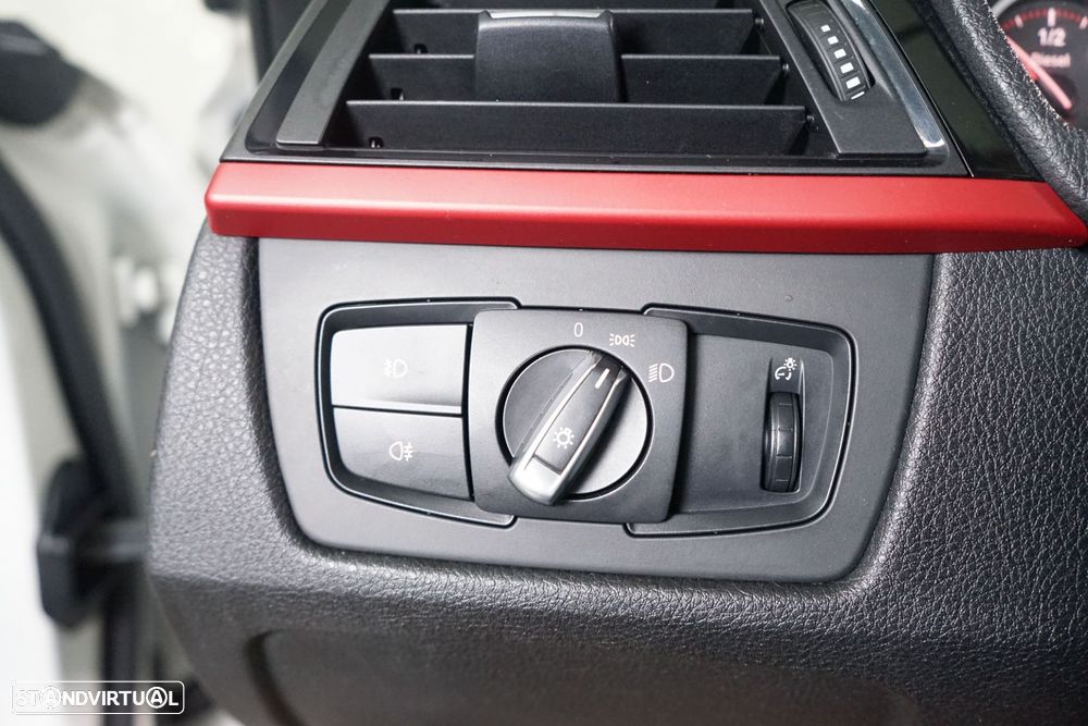 BMW 318 d Touring Line Sport - 28