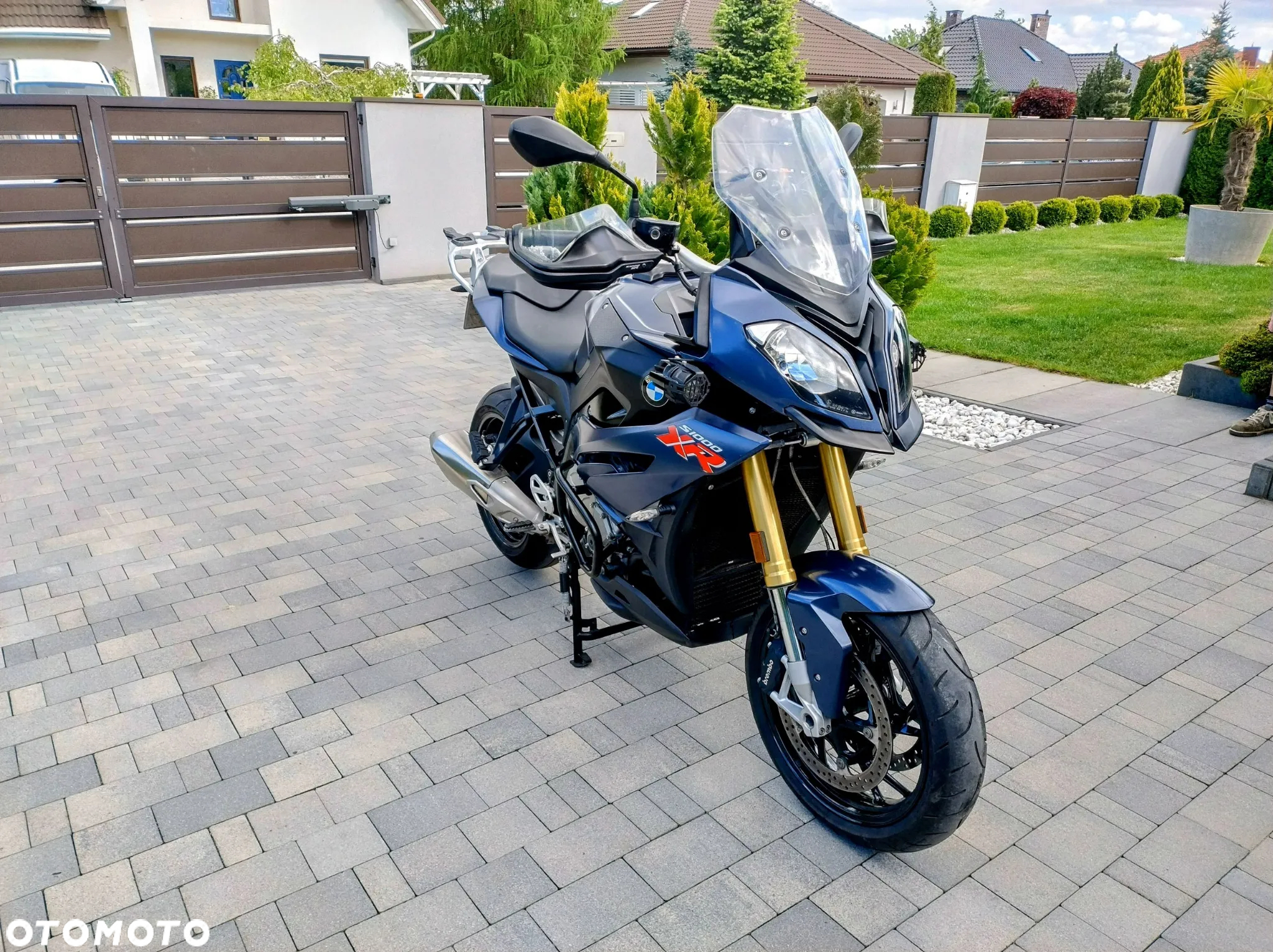 BMW XR - 8