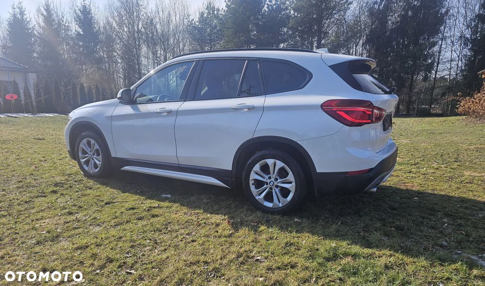 BMW X1 xDrive18d Sport Line - 4