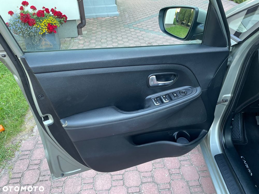 Kia Carens - 15