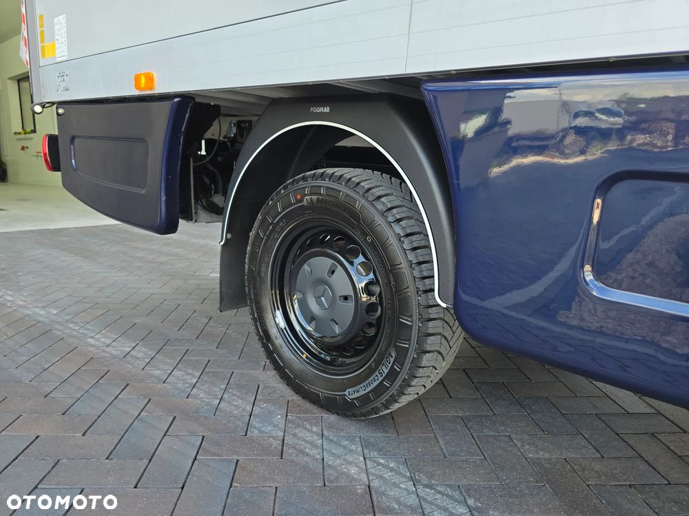 Mercedes-Benz SPRINTER 319 3.0 CDI KONTENER 4,28cmDługi 2,29cmSzero 2,24cmWysok + WINDA 750Kg 42Tyś km SERWIS DO OSTATNIEGO Km ASO MERCEDES-BENZ SALON PL STAN NOWY NOWY NOWY FABRYCZNA GWARANCJA - 26