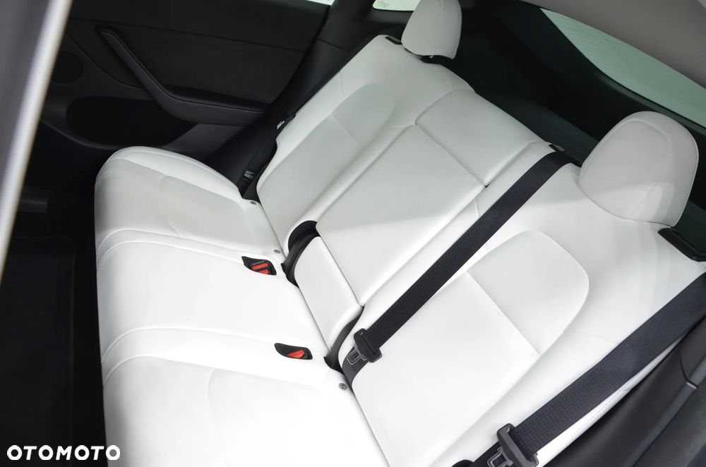 Tesla Model Y Long Range Dual Motor AWD - 12