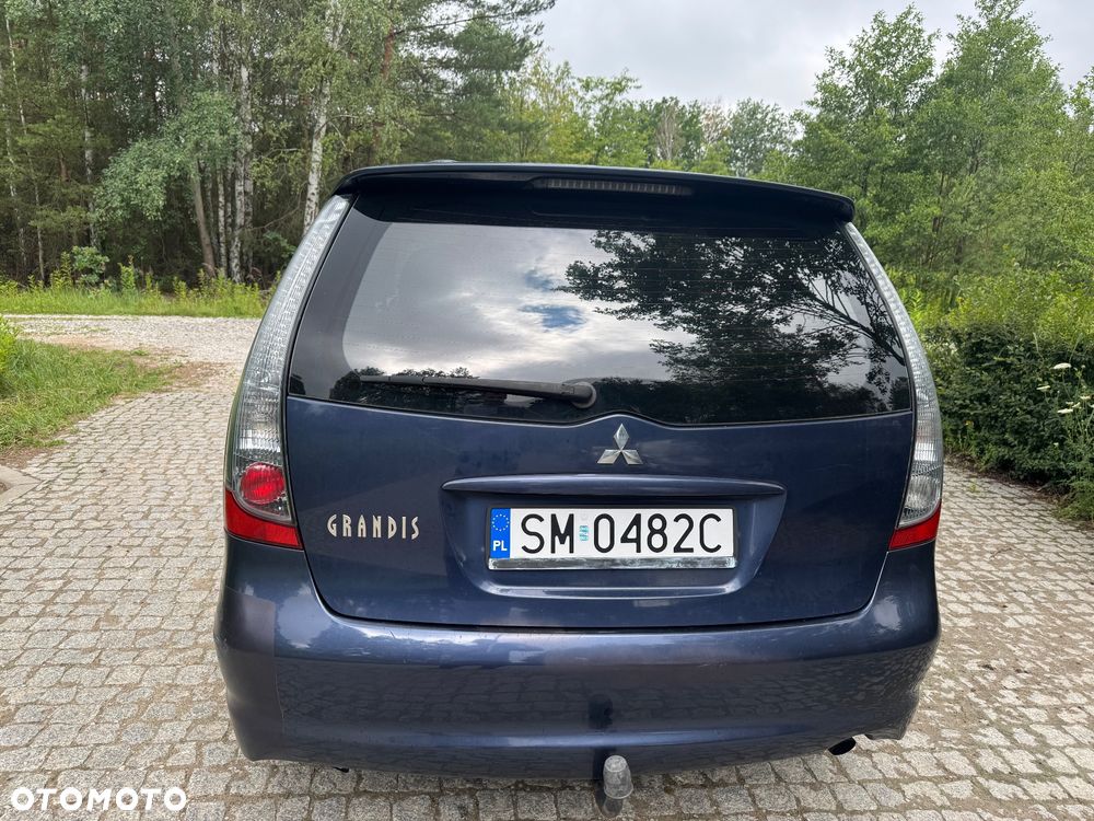 Mitsubishi Grandis 2.4 Intense - 8