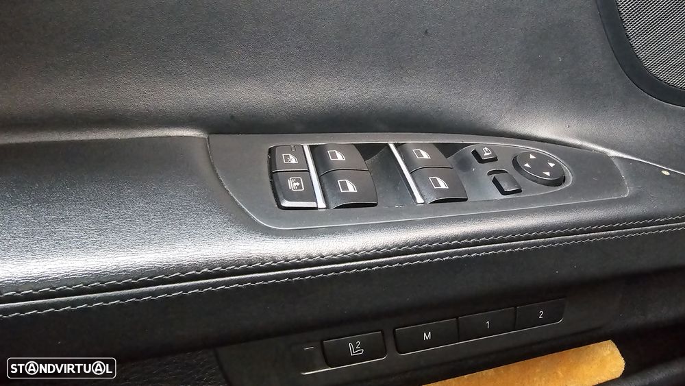 BMW 740 d Pack M - 32