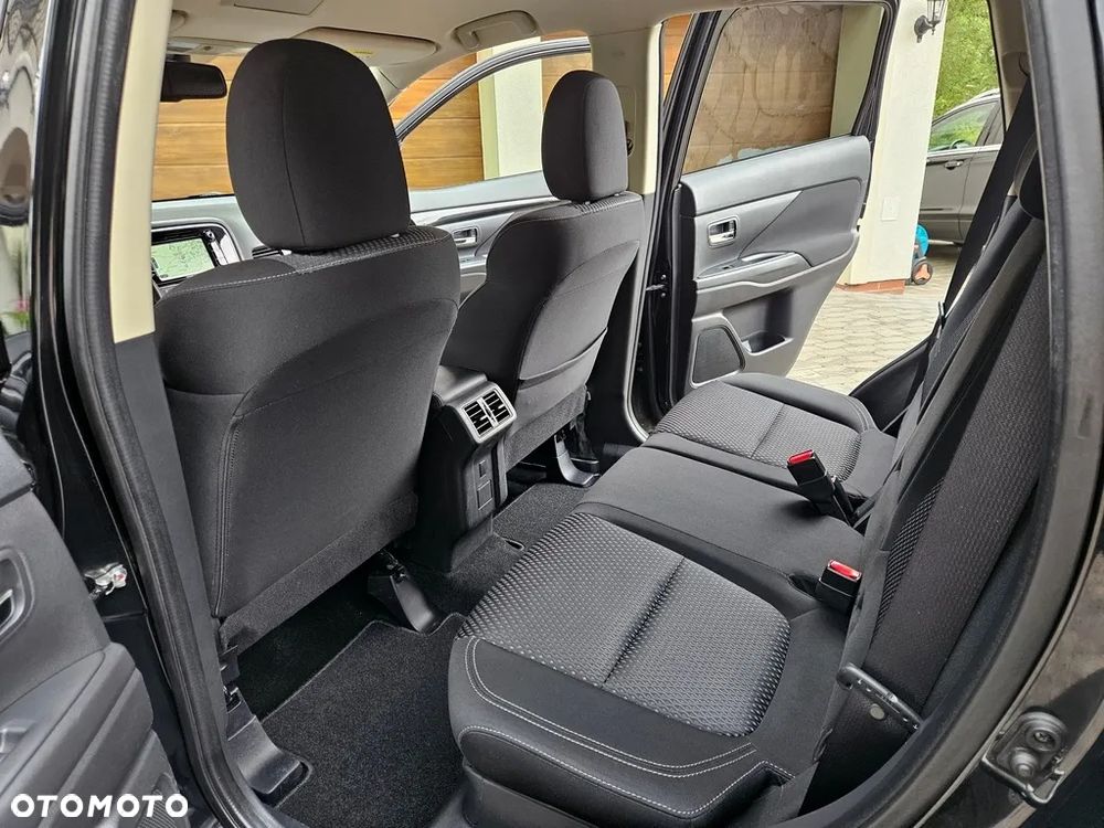 Mitsubishi Outlander - 24