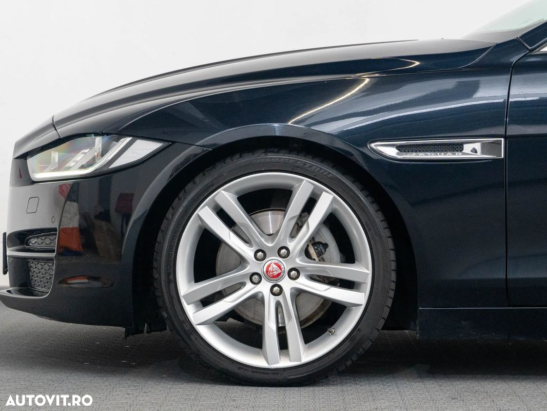 Jaguar XE - 7