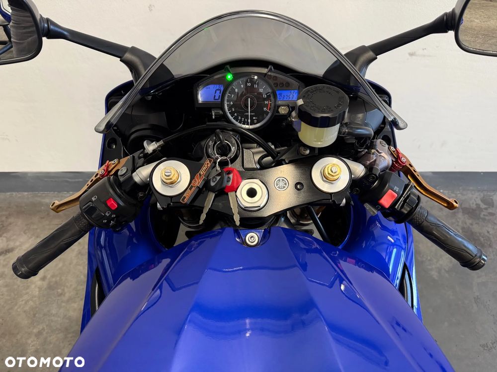 Yamaha R1 - 37