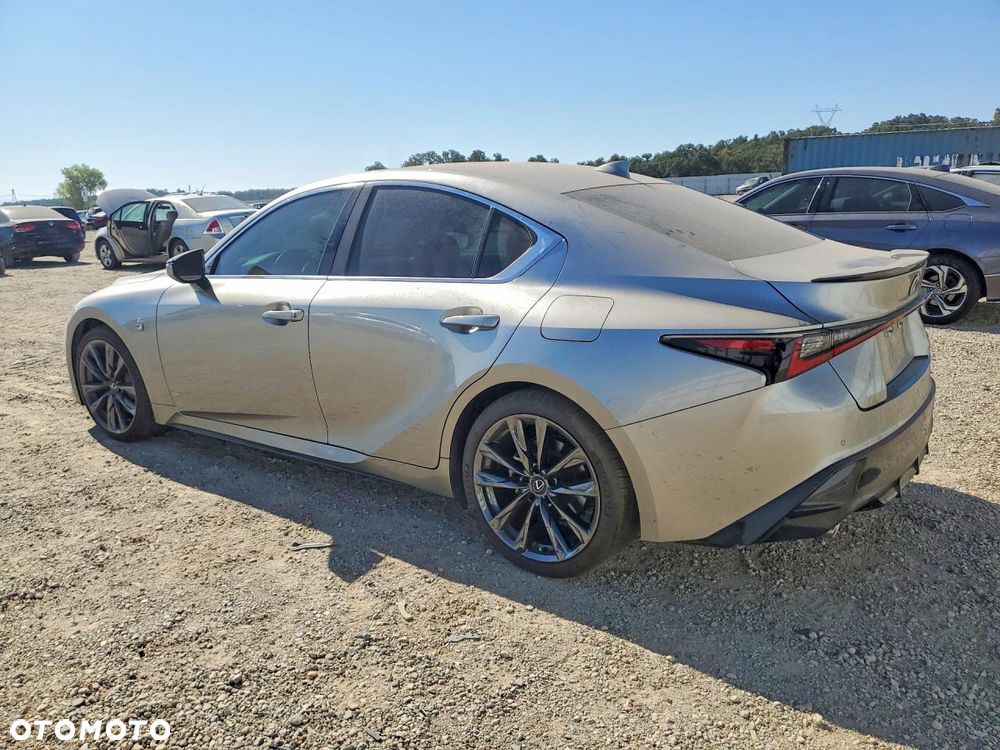 Lexus IS 200t - 2