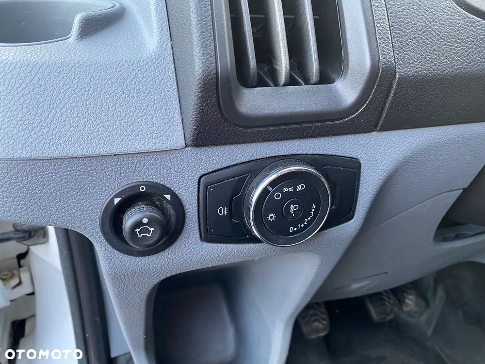 Ford Transit 350 7 Miejsc 2.0 EcoBlue 130KM L4 RWD 69900 Netto - 12