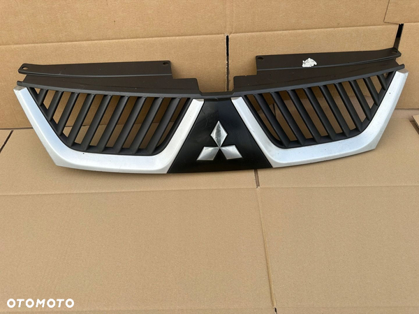 GRILL ATRAPA MITSUBISHI OUTLANDER 07-09 7450A037ZZ