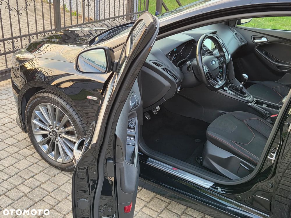 Ford Focus 1.0 EcoBoost Start-Stopp-System ST-LINE DESIGN - 9
