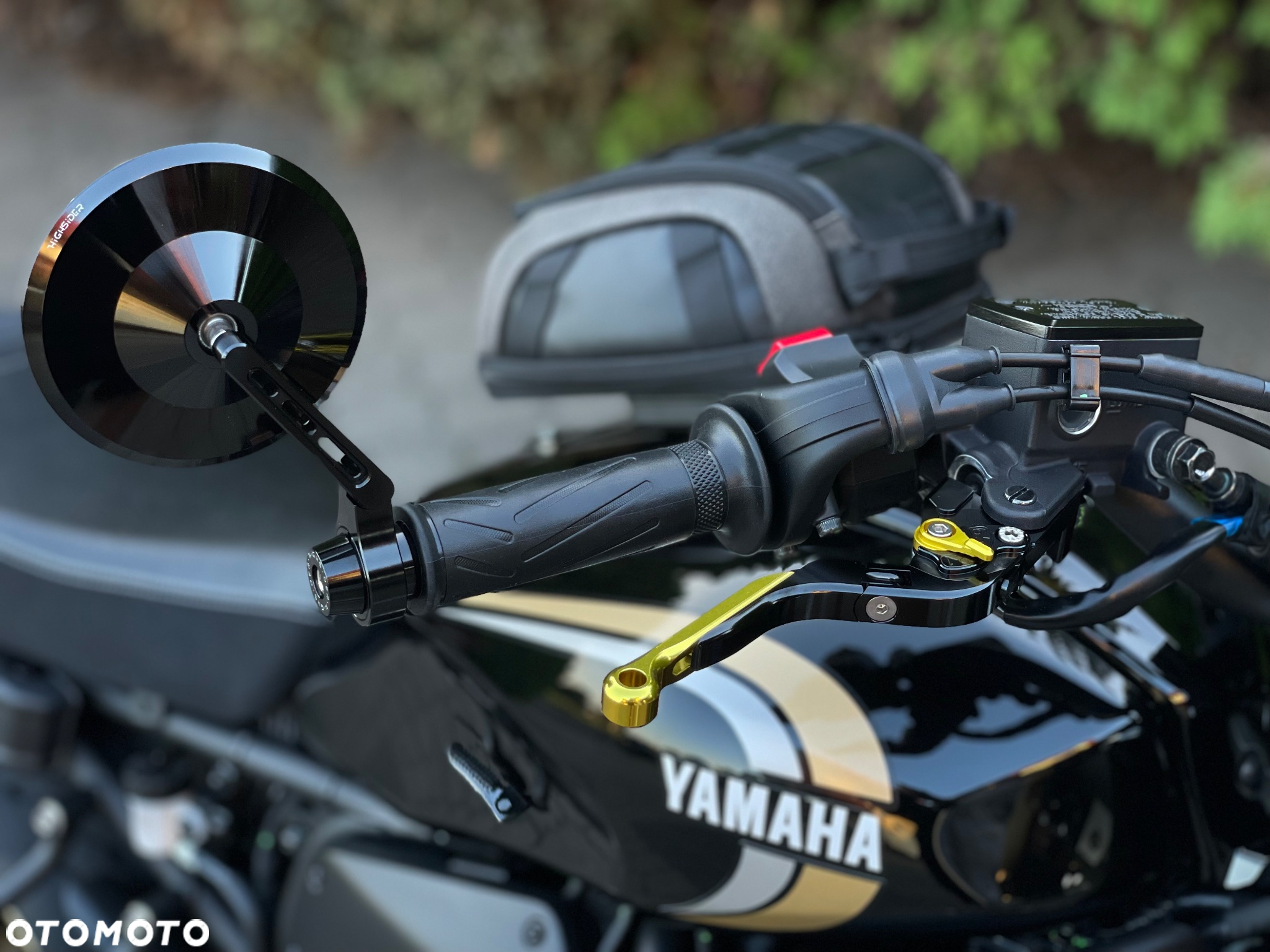 Yamaha XSR - 12
