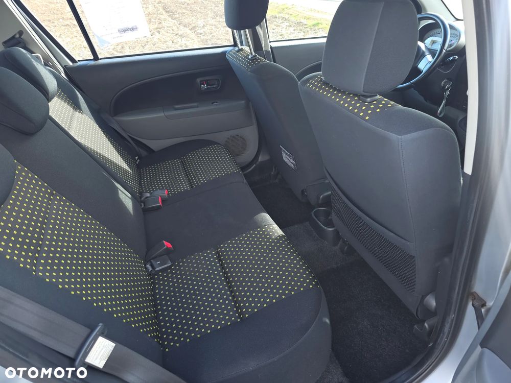 Daihatsu Sirion - 24