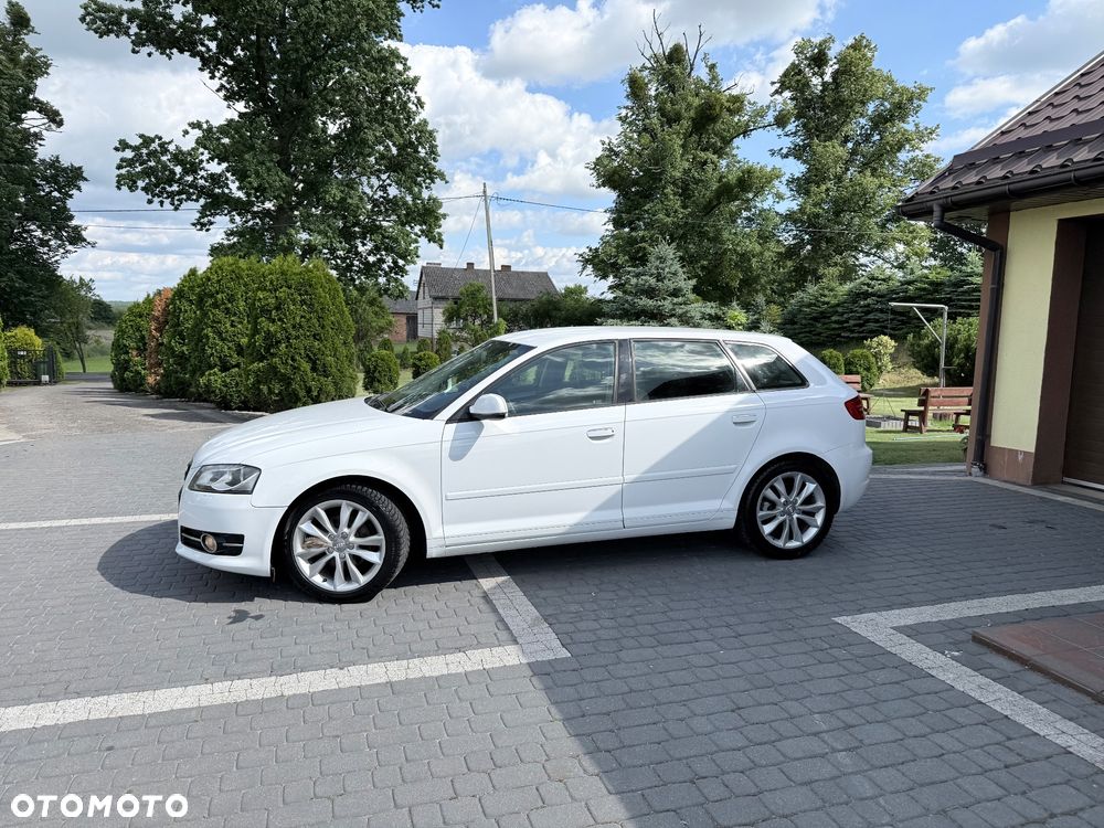 Audi A3 Sportback 1.6 TDI DPF S tronic S line Sportpaket - 3
