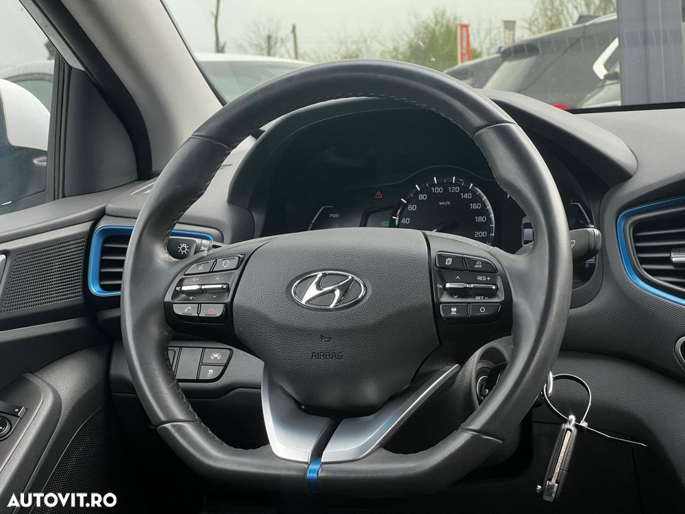 Hyundai IONIQ - 10